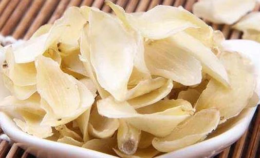 什么東西泡水喝最護(hù)肝?這六種藥材別錯(cuò)過
