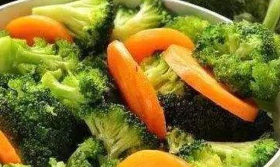 準(zhǔn)媽媽因為吃飯不規(guī)律而出現(xiàn)腸胃不適的癥狀 孕期養(yǎng)胃小技能