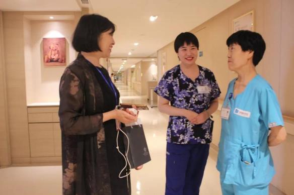 陜西省內(nèi)30余位產(chǎn)科主任一行蒞臨西安安琪兒婦產(chǎn)醫(yī)院參觀交流