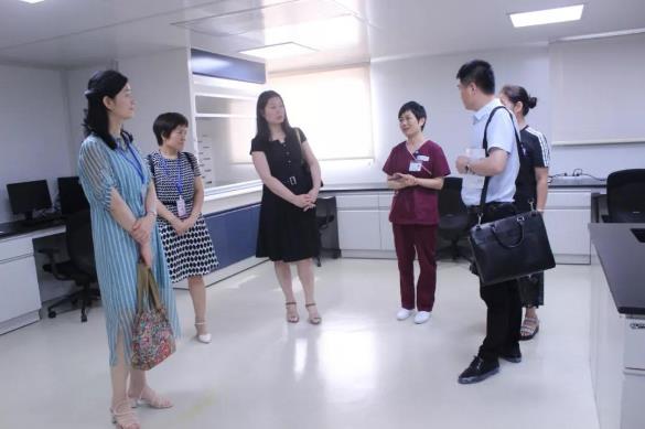 陜西省內(nèi)30余位產(chǎn)科主任一行蒞臨西安安琪兒婦產(chǎn)醫(yī)院參觀交流