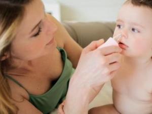 寶寶鼻子有鼻屎怎么辦？新生兒鼻屎清理妙招