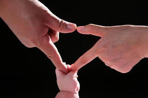 嬰兒吐奶會(huì)導(dǎo)致肺炎嗎?嬰兒溢奶有血是怎么回事?