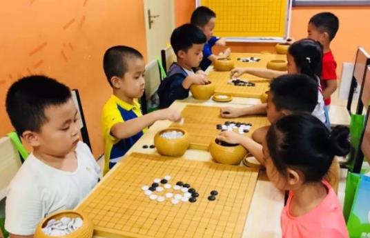 兒童學(xué)圍棋的好處 什么性格的兒童適合學(xué)圍棋