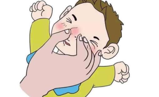 新生兒鼻塞是怎么回事 新生兒鼻塞呼吸急促怎么辦