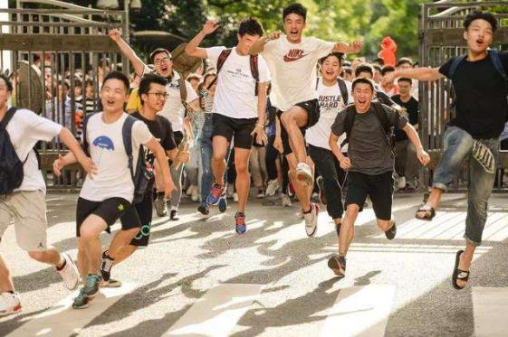 2018高考什么時候可以查分?jǐn)?shù)?各地區(qū)高考考生查分時間