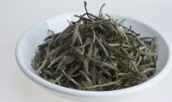 白茶一次泡多少合適 白茶什么季節(jié)喝好