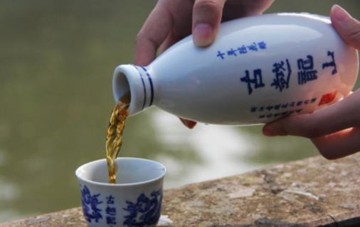 黃酒什么時(shí)候喝最好 喝黃酒的最佳時(shí)間