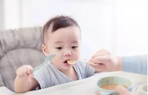 寶寶吃母乳到什么時候 寶寶什么時候可以不喝母乳
