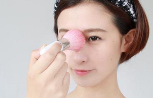 如何延長(zhǎng)定妝粉的使用時(shí)間 如何延長(zhǎng)定妝粉保質(zhì)時(shí)間