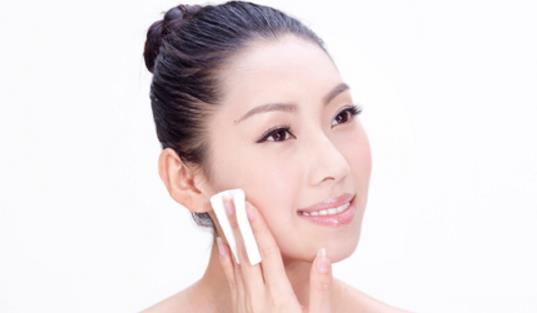 妝水是什么時(shí)候用的?化妝水最佳使用時(shí)間