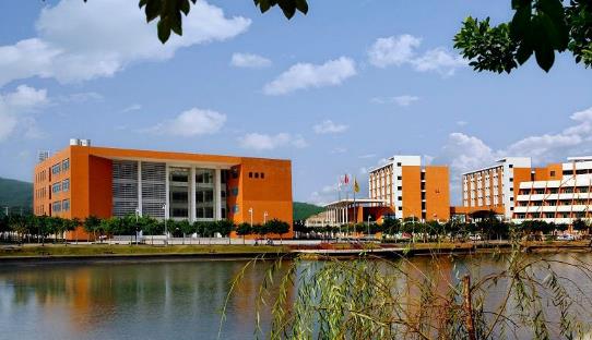 5、華南理工大學(xué)廣州學(xué)院.jpg