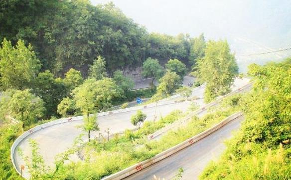 四、矮寨盤山公路.jpg