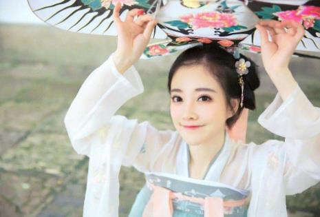 2018年十大人氣最高的網(wǎng)紅排行榜,馮提莫第一,許靜婉第二