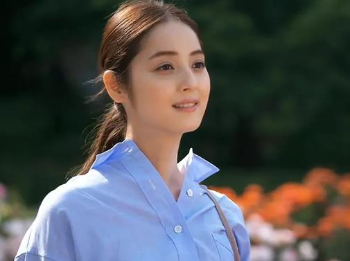 國(guó)外十大素顏美女排行榜,斯嘉麗·約翰遜第一,安妮·海瑟薇第二