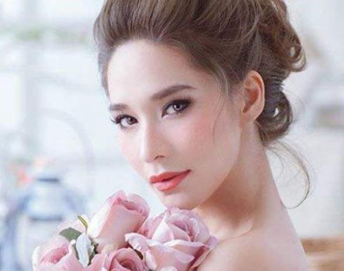 泰國(guó)十大一線(xiàn)女星排行榜,帕德容琶·砂楚是“泰國(guó)最性感女星”