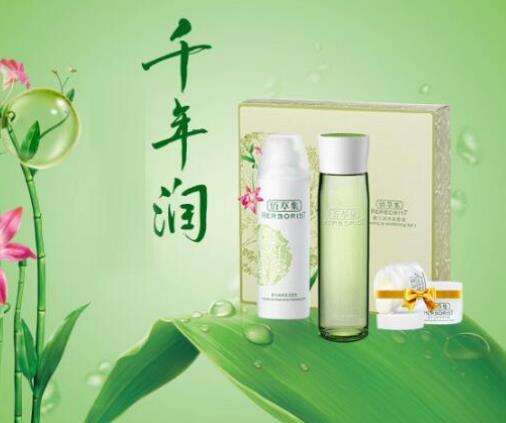 適合學(xué)生黨的護(hù)膚套裝排名,膜法世家睡蓮水光盈潤補(bǔ)水3件套物美價(jià)廉