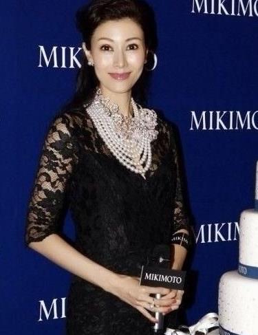 香港十大豪門(mén)闊太身家排名,梁洛施、徐子淇的身價(jià)都很高