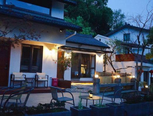 西湖邊上的酒店排名,杭州西湖國賓館、涵軒優(yōu)選民宿口碑好