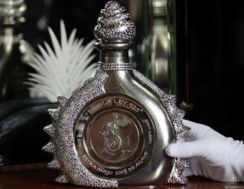 世界最貴的十大名酒排名,億萬富翁伏特加、1935年賴茅酒很昂貴