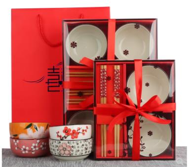 送姐姐結(jié)婚禮物排行榜,木質(zhì)旋轉(zhuǎn)婚禮音樂盒很實用