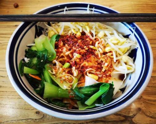 咸陽(yáng)十大小吃排名,油潑面香辣可口、辣炒蝦尾味道鮮美