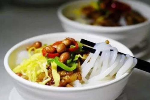 肇慶十大小吃排名,蟹煲雞味道醇厚,茶油雞營(yíng)養(yǎng)價(jià)值高