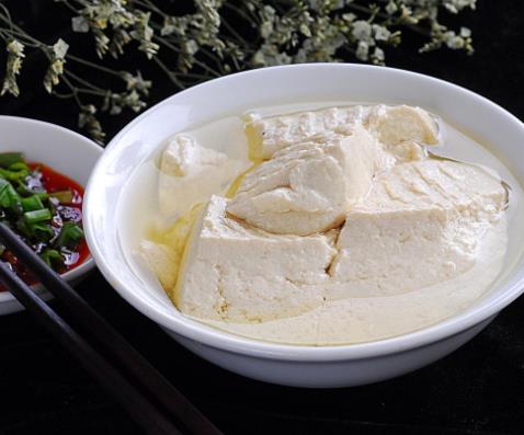 肇慶十大小吃排名,蟹煲雞味道醇厚,茶油雞營(yíng)養(yǎng)價(jià)值高