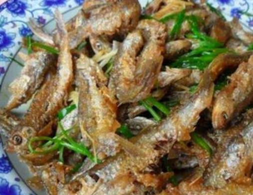 惠州九大小吃排名,淡水酥丸是油炸肉丸制成,梅菜扣肉很美味