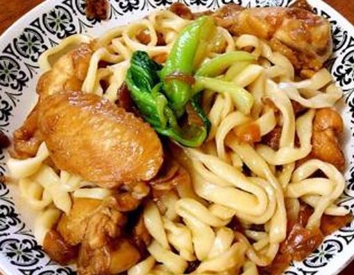 威海十大小吃排名,千層餅是傳統(tǒng)面食,喜餅是當(dāng)?shù)亟Y(jié)婚必備品
