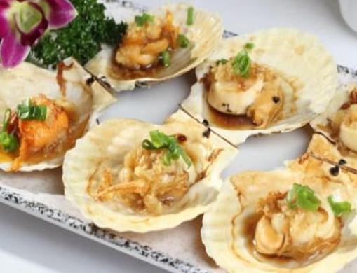 威海十大小吃排名,千層餅是傳統(tǒng)面食,喜餅是當(dāng)?shù)亟Y(jié)婚必備品