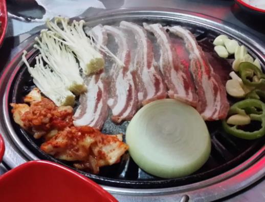 十大沈陽西塔美食排名,辣炒年糕回味無窮,牛窩骨湯營養(yǎng)豐富