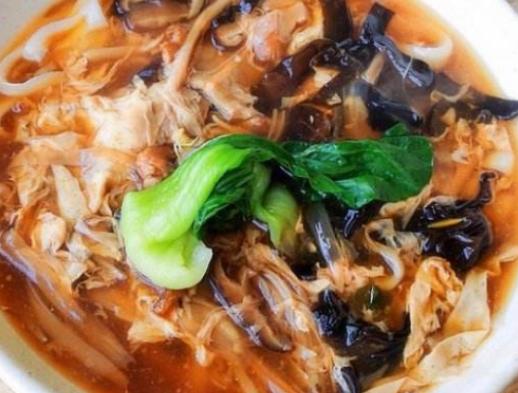 濟南芙蓉街小吃排名,九轉大腸肉質(zhì)軟嫩,打鹵面是山東特色