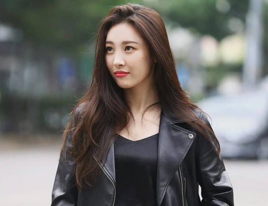 韓國(guó)十大90后最美女星 都是能唱能跳能演戲有最美臉蛋的女明星