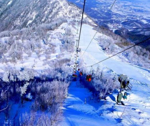 中國(guó)十大滑雪勝地排名,哈爾濱亞布力國(guó)際滑雪場(chǎng)的高山斜坡是亞洲最長(zhǎng)
