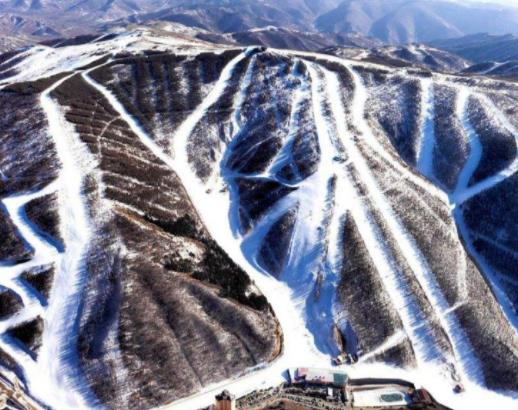 中國(guó)十大滑雪勝地排名,哈爾濱亞布力國(guó)際滑雪場(chǎng)的高山斜坡是亞洲最長(zhǎng)