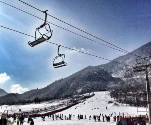 中國(guó)十大滑雪勝地排名,哈爾濱亞布力國(guó)際滑雪場(chǎng)的高山斜坡是亞洲最長(zhǎng)