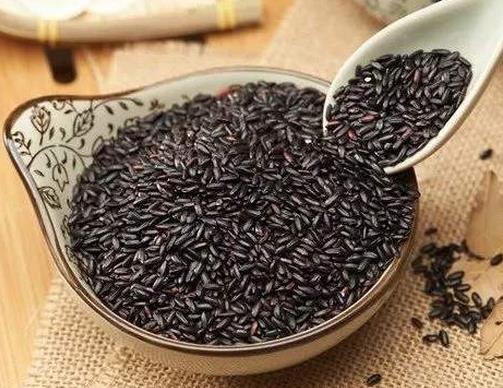 十大補(bǔ)血食物排行榜,當(dāng)歸氣味甘甜,烏骨雞可溫中益氣