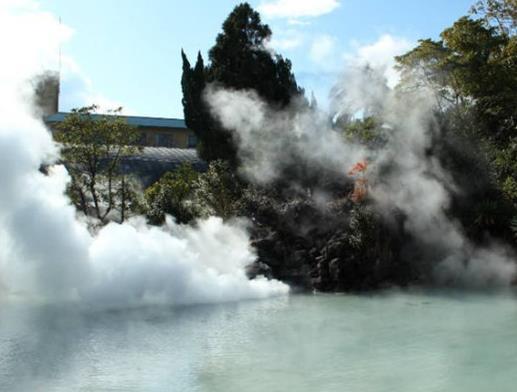世界十大奇特的自然景觀,五色河很夢幻,七色土由火山噴發(fā)