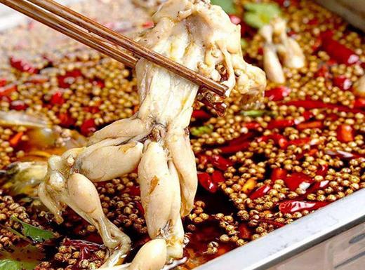 十大美蛙魚頭火鍋品牌,哥老官美蛙魚頭火鍋個大肉嫩很營養(yǎng)