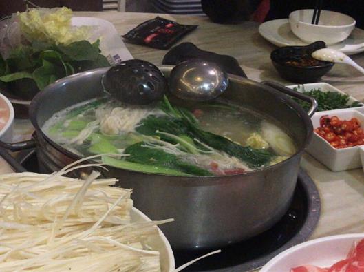 十大鄭州美食小店排名,蘇記餃子人氣火爆,辣妹小吃物美價廉