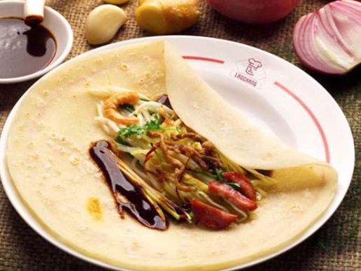 哈爾濱中央大街必吃美食,老昌春餅有勁道、黃桃鍋包肉爽口嫩滑