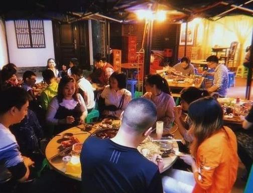 重慶最受歡迎6家平價(jià)老火鍋,二火鍋是網(wǎng)紅火鍋、黃姐火鍋有韻味