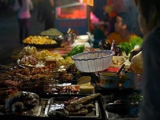 鄭州五大小吃街排行榜,健康路美食街、兩岸美食廣場(chǎng)很有特色