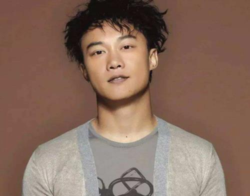 陳奕迅最火的十首歌曲,《十年》《K歌之王》是無數(shù)人的回憶