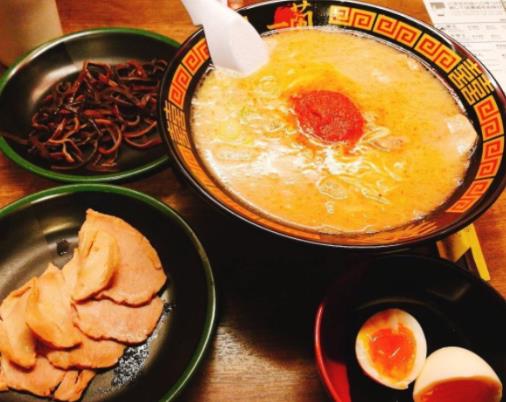 日本旅行必吃的傳統(tǒng)小吃,銅鑼燒口感松軟,章魚小丸子很美味