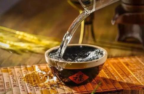 會(huì)加劇人體衰老的食物排行榜,薯?xiàng)l是、面包加劇皮膚老化過程