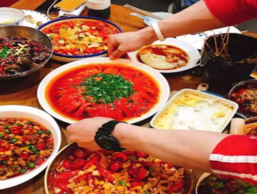 成都十大川菜店排行榜,巴老冒豆花冒菜、撈派有面兒生意火爆