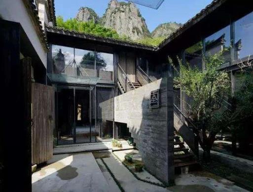 全國(guó)最奢侈的四大民宿,小熊堡裝修十分考究,野馬嶺中國(guó)村怡然自得
