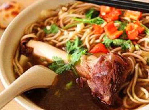 吉林十大小吃快餐店排行榜,老字號骨頭熱面館、米小仙米線店非常出名