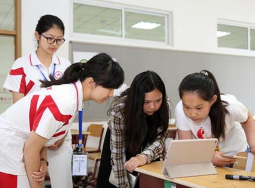 女生大專學(xué)什么專業(yè)好,護理專業(yè)比較穩(wěn)定、財經(jīng)專業(yè)很吃香